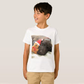 サンタの夢 – ドイツのショートヘアの子犬 Tシャツ (正面フル)