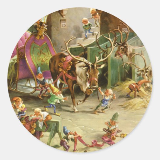 サンタの小妖精や小人たちが彼のそりとトナカイを準備 ラウンドシール (正面)