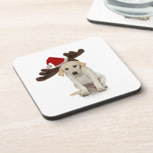 サンタの帽子およびトナカイの耳を搭載する子犬 コースター (左側)