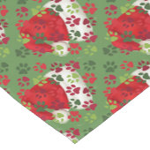 サンタの帽子が付いているクリスマスの足のプリント ショートテーブルランナー (コーナー)