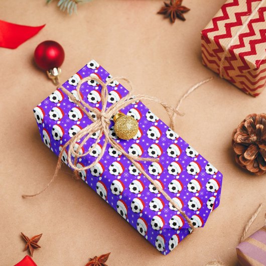 サンタの帽子と雪片を被ったサッカーボール ラッピングペーパー