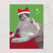 サンタの帽子のおもしろいなクリスマスの茶色のぶち猫 シーズンポストカード (正面)