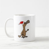 サンタの帽子のクリスマスのおもしろいなアヒル勘定書を出されたPlatypus コーヒーマグカップ (左)