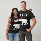 サンタの帽子のクリスマスのパジャマの一致を用いるパパくま Tシャツ (ユニセックス)