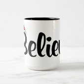 、サンタの帽子のコーヒー・マグ信じて下さい ツートーンマグカップ (中央)