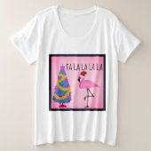 サンタの帽子のフラミンゴの女性の曲線のサイズのTシャツ プラスサイズTシャツ (デザイン正面)
