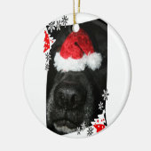 サンタの帽子の写真が付いている黒い実験室犬鼻 セラミックオーナメント (左)