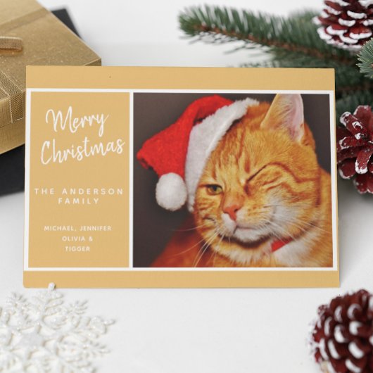 サンタの帽子をかぶったオレンジ色の猫の面白いクリスマス シーズンカード