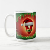 サンタの帽子をかぶったクリスマスのモノグラムV（名入れ可能） コーヒーマグカップ (左)