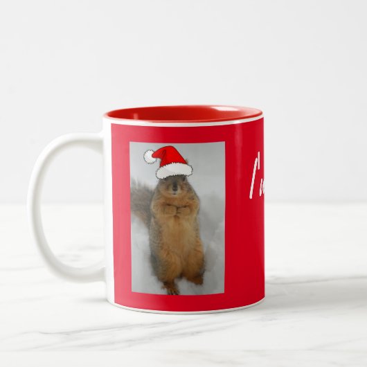 サンタの帽子をかぶったクリスマスのリス ツートーンマグカップ (左)
