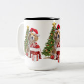 サンタの帽子をかぶったクリスマスの犬 ツートーンマグカップ (正面左)