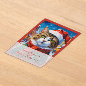 サンタの帽子をかぶったクリスマスの猫 アクリル招待状 (レイダウン)