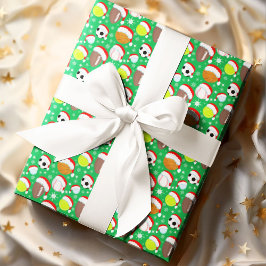 サンタの帽子をかぶったスポーツボール クリスマスグリーン ラッピングペーパー