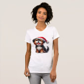 サンタの帽子をかぶった愛らしい子犬  Tシャツ (正面フル)