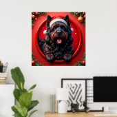 サンタの帽子をかぶった犬に囲まれたクリスマスの装飾 ポスター (ホームオフィス)