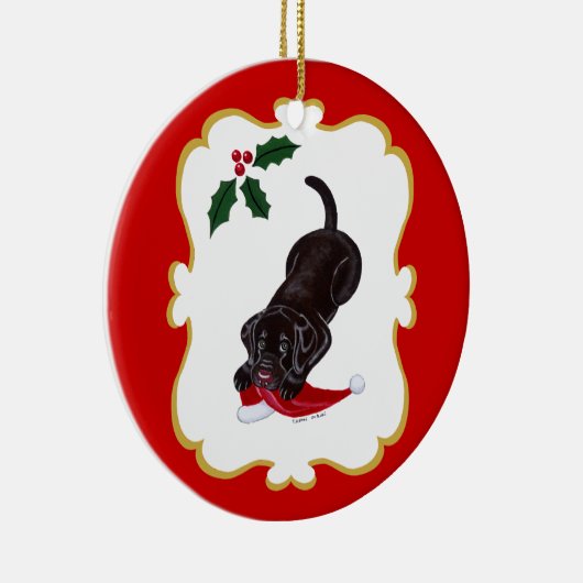 サンタの帽子を持つパーソナライズなチョコレート実験室の子犬 セラミックオーナメント (右)