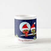 サンタの帽子を持つフクロウおよびクリスマスのスカーフ及びカスタムな文字 マグカップ (中央)