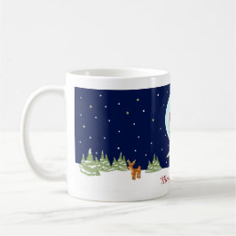 サンタの帽子を持つフクロウおよびクリスマスのスカーフ及びカスタムな文字 マグカップ