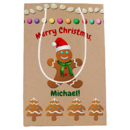 サンタの帽子を持つ幸せなジンジャーブレッドの男の子 ミディアムペーパーバッグ