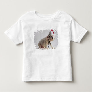 サンタの帽子を身に着けているブルドッグの子犬 トドラーTシャツ