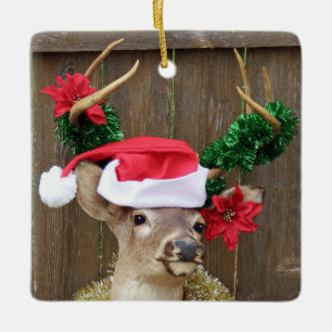 サンタの帽子及びクリスマスの花輪のオジロ鹿シカ セラミックオーナメント
