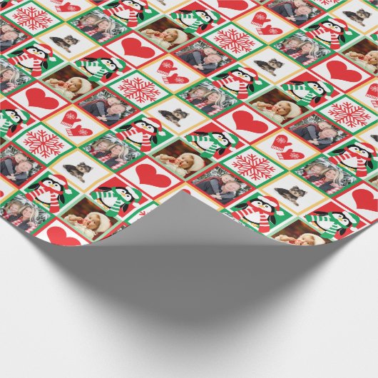 サンタの幸せなペンギンが付いているクリスマスの家族写真 ラッピングペーパー (角)