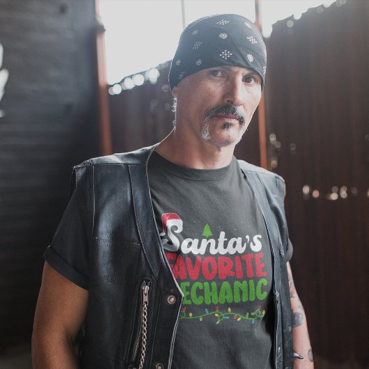 サンタの整備士お気に入りのクリスマスをテーマにした Tシャツ