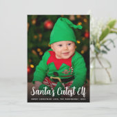 サンタの最もかわいいエルフ スクリプト 楽しいクリスマスの赤ちゃん写真 シーズンカード (スタンド正面)