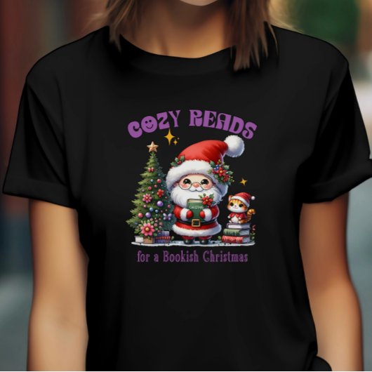 サンタの本好きクリスマスコージーリーディング Tシャツ
