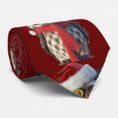 サンタの格好をして赤いマフラーをしたクリスマスオウル ネクタイ (ロール)