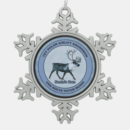 サンタの第1極エアリフト戦区 – 圧迫感 スノーフレークピューターオーナメント (正面)