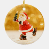 サンタの置物のアイススケートのクリスマスのオーナメント セラミックオーナメント (裏面)