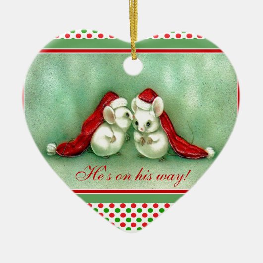 サンタの赤い帽子が付いているヴィンテージのクリスマスのネズミ セラミックオーナメント (正面)