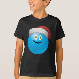 サンタの赤い帽子を身に着けている青いクリスマスのオーナメント Tシャツ