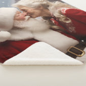 サンタキスをするクロース夫妻 シェルパブランケット (3/4)