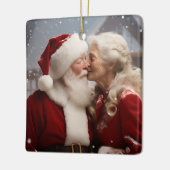 サンタキスをするクロース夫妻 セラミックオーナメント (左)