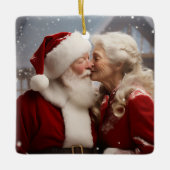 サンタキスをするクロース夫妻 セラミックオーナメント (正面)