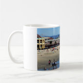 サンタクルスのビーチか遊歩道 コーヒーマグカップ (左)