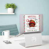 サンタクロースからのかわいいクリスマス小妖精や小人の特別配達 シール (デスク上のノートパソコン)