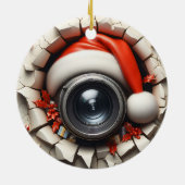 サンタクロースがサンタカムを覗き込む セラミックオーナメント (裏面)