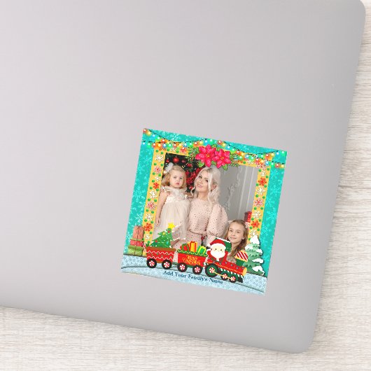 サンタクロースが列車の中でプレゼントとクリスマスツリーを シール (詳細)