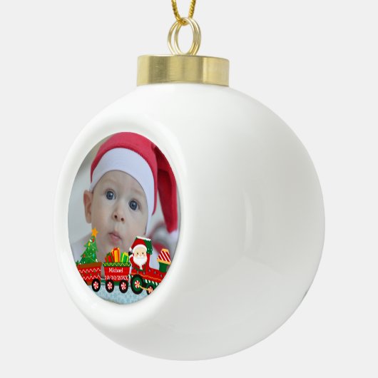 サンタクロースが列車の中でプレゼントとクリスマスツリーを セラミックボールオーナメント (右)