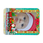 サンタクロースが列車の中でプレゼントとクリスマスツリーを マグネット (横)