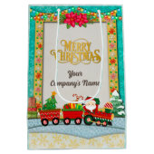 サンタクロースが列車の中でプレゼントとクリスマスツリーを ミディアムペーパーバッグ (裏面)