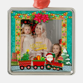 サンタクロースが列車の中でプレゼントとクリスマスツリーを メタルオーナメント