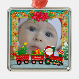 サンタクロースが列車の中でプレゼントとクリスマスツリーを メタルオーナメント
