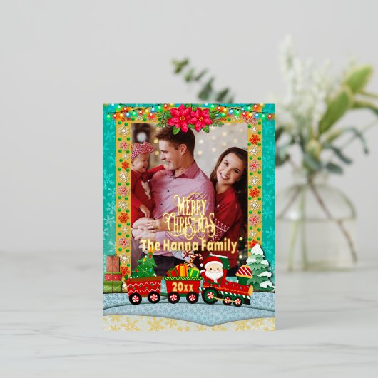 サンタクロースが列車の中でプレゼントとクリスマスツリーを 箔シーズンポストカード (立ち正面)