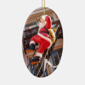 サンタクロースが火の手を逃れる セラミックオーナメント (右)