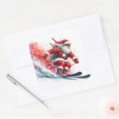 サンタクロースが雪の多い山を滑り降りる スクエアシール (封筒)