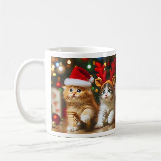 サンタクロースとトナカイの帽子が可愛い子猫 コーヒーマグカップ (左)
